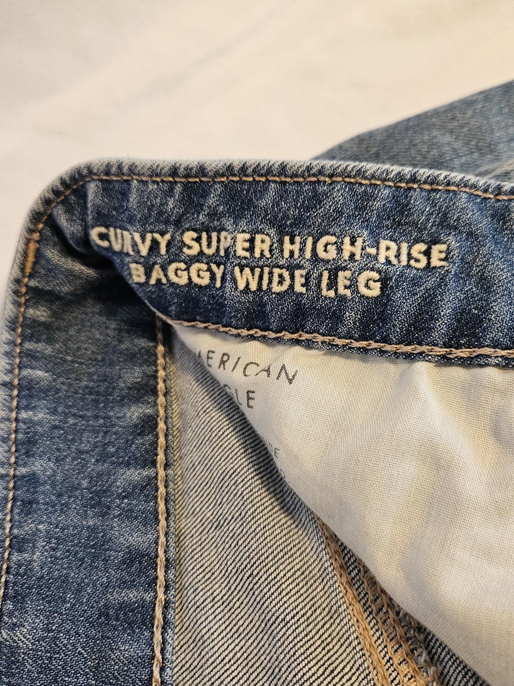AE- Women's Curvy Super High-Rise Baggy Wide Leg Jeans SZ. 10 Short - Picture 3 of 5